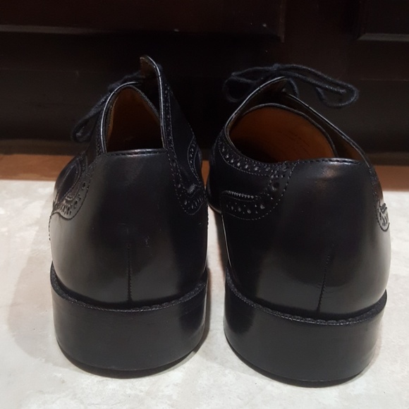 SOLD!! COLE HAAN Black Wingtip Lace Ups - Size 11 1/2 - Picture 4 of 6